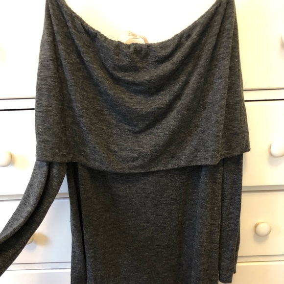 LOFT Tops - Loft Long Sleeve Off The Shoulder Top 👚 Size M